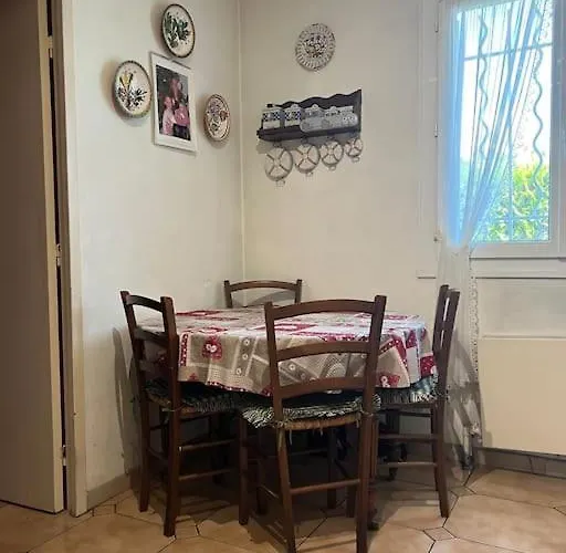 Maison Familiale Idealement Situee Avec Le Confort