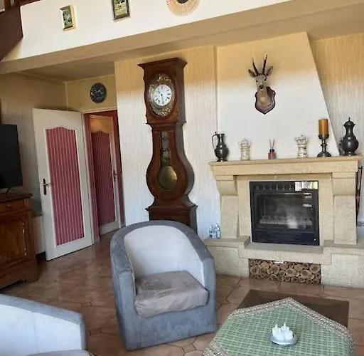 Maison Familiale Idealement Situee Avec Le Confort Νιμ